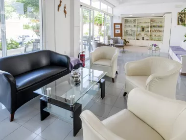 Lounge / Terrace | Koala Hotel