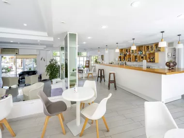 Lounge / Terrace | Koala Hotel